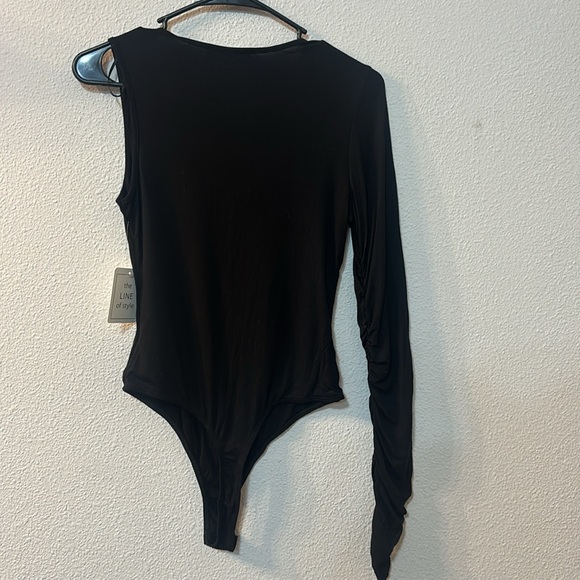 NWT The Line of Style asymmetrical black bodysuit size medium - Picture 7 of 7